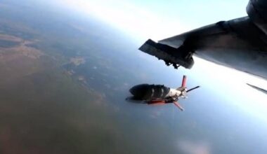 Ukraine tests glide bomb, needs funds to accelerate development — Defense Express.The Ukrainian design bureau Medoid is developing a domestic version of the Russian UMPC (KAB) kit, which converts a regular aerial bomb into a high-precision glide bomb.