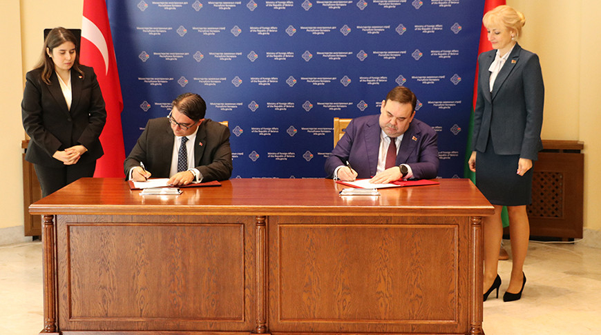 Güçlü Cem Işık and Yevgeny Shestakov. Photo courtesy of the Ministry of Foreign Affairs of Belarus