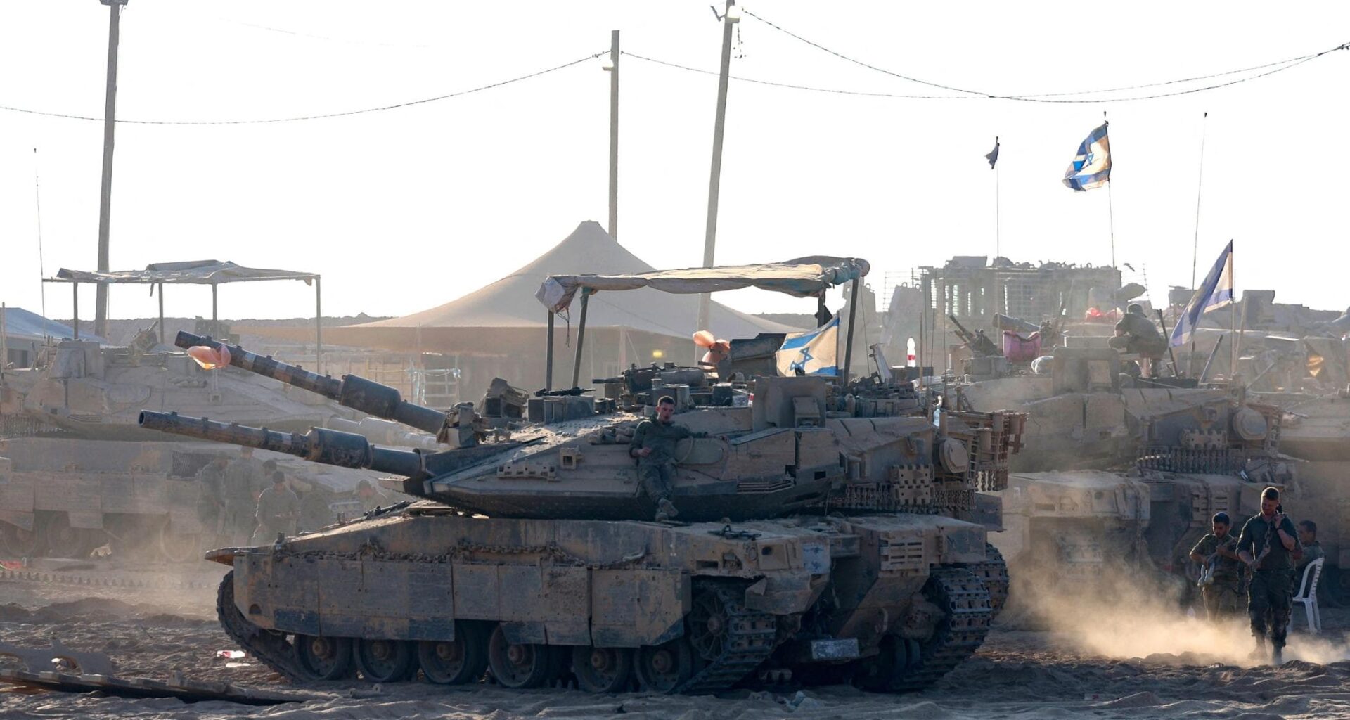  Israele, Iran e Hamas in guerra: le news in diretta | Carri armati contro tende degli sfollati a Gaza