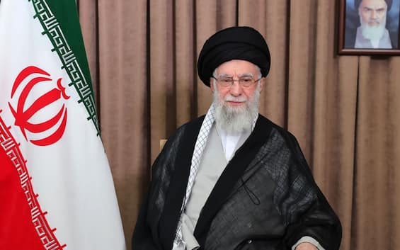 Iran, nuovo messaggio dell'ayatollah Khamenei: 'Israele schiacciato'