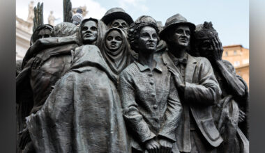 Migrants and refugees are ‘messengers of hope’