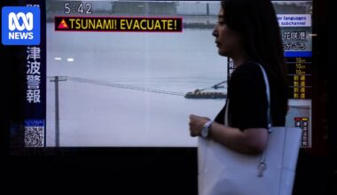 Japan's citizens calmly swing into action in response to tsunami threat