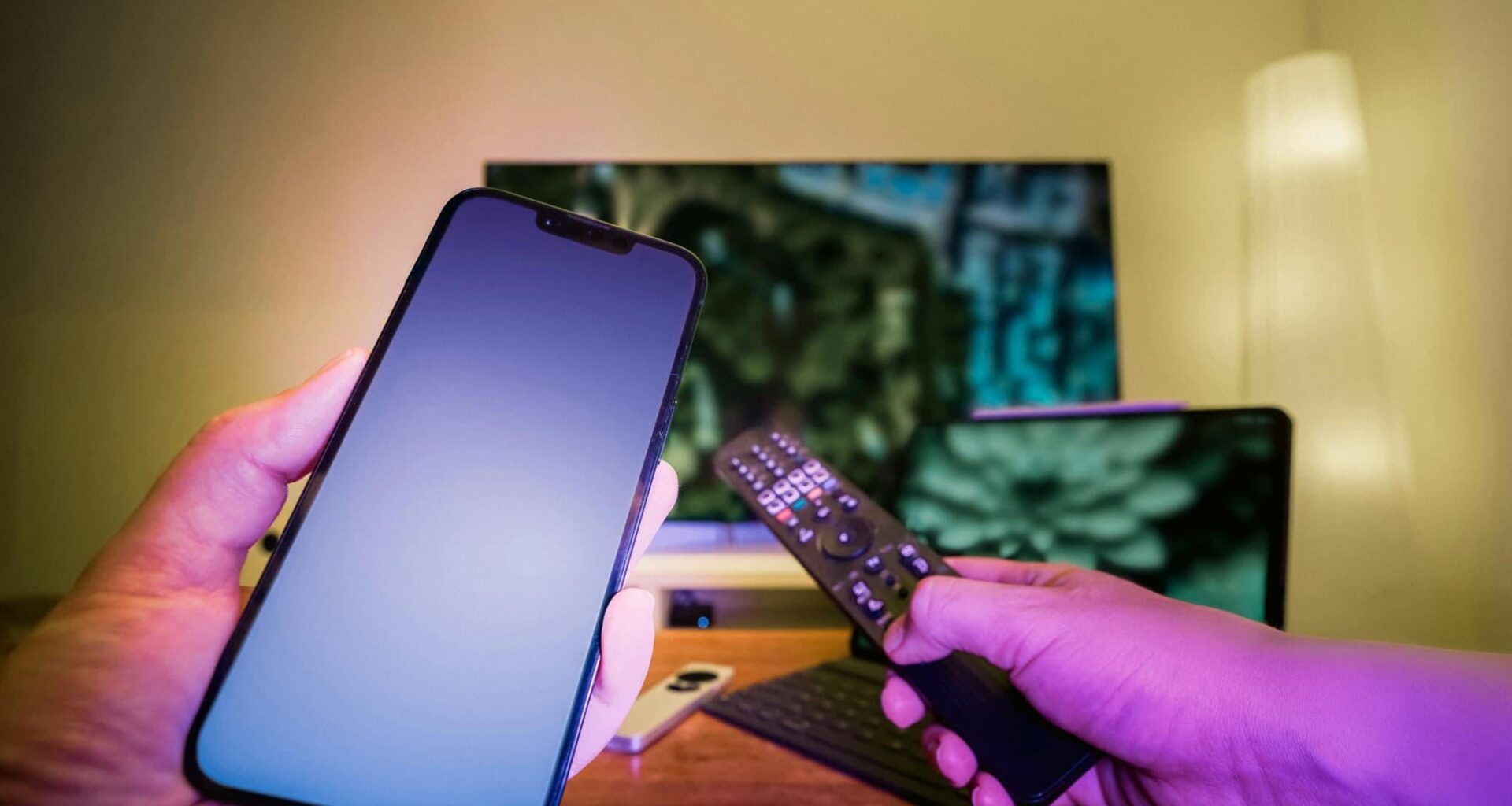 Pour la première fois, le smartphone devance le téléviseur comme équipement principal du foyer