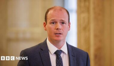 Over 288,000 NI pensioners could get fuel payment - Lyons