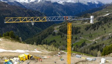 Tower crane airlift in Austria