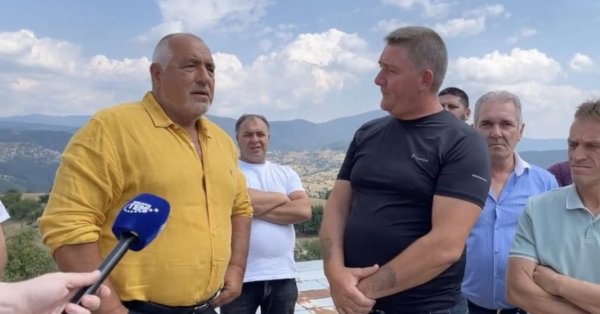 Борисов от родопско село: Пак ще ми се подиграват, че хвърлям пари от джипката