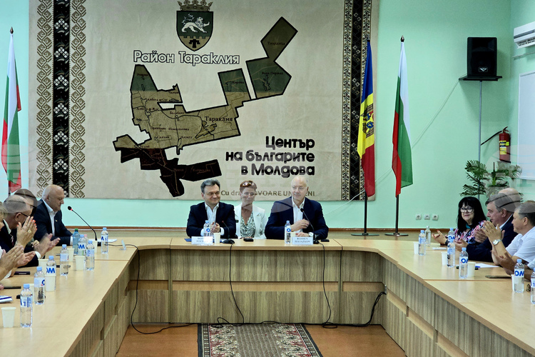 Bulgarian Government to Propose Program for Taraclia's Children So They Can Get to Know Bulgaria, PM Says