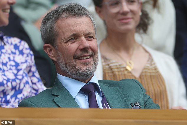 The father-of-four, 57, appeared to match the tournament's signature green and purple colours with a turquoise blazer and dark violet tie, worn with a light blue dress shirt
