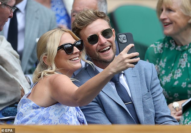 English cricketer Joe Root (R) and his wife Carrie