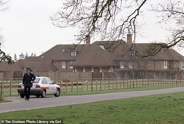 The Yorks moved in to the house in October 1990 and threw a huge housewarming party with a jungle theme with waitresses in leopard skin and fake animals in the bushes