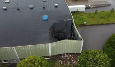 Code oranje in alle provincies ingetrokken • Dak bedrijfspand in Winterswijk ingestort