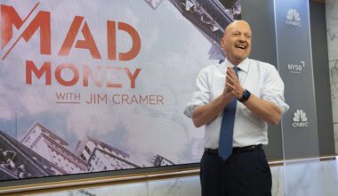 Jim Cramer says firing Fed Chair Powell can only hurt Trump