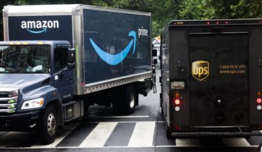 Online retail sees biggest slowdown in decade, tariffs hit e-commerce