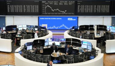 European shares close lower despite earnings beats
