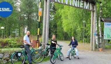 Kangasniemen Kiviniemen leirintäalueen vieraat polkevat nyt kuntouttavassa työtoiminnassa kunnostetuilla kierrätyspyörillä | Keski-Suomi