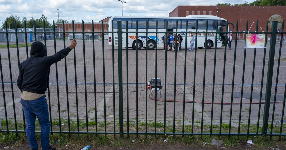 Don’t send single, male asylum-seekers to failing Belgium, Dutch court tells government – POLITICO