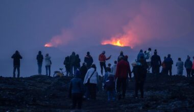 Video. Tourists watch cooling lava as Iceland’s volcanic activity slows