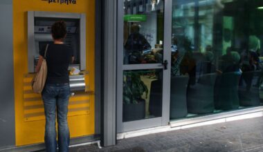 Ελλάδα: Αντιδράσεις για τις νέες χρεώσεις σε ΑΤΜ συστημικής τράπεζας