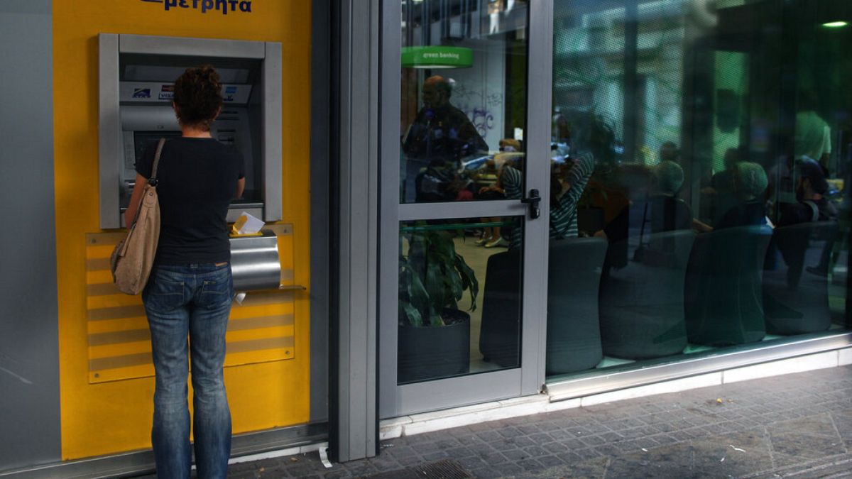 Ελλάδα: Αντιδράσεις για τις νέες χρεώσεις σε ΑΤΜ συστημικής τράπεζας