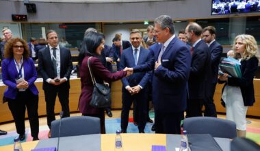 EU prepares heavy artillery for US in tariff war