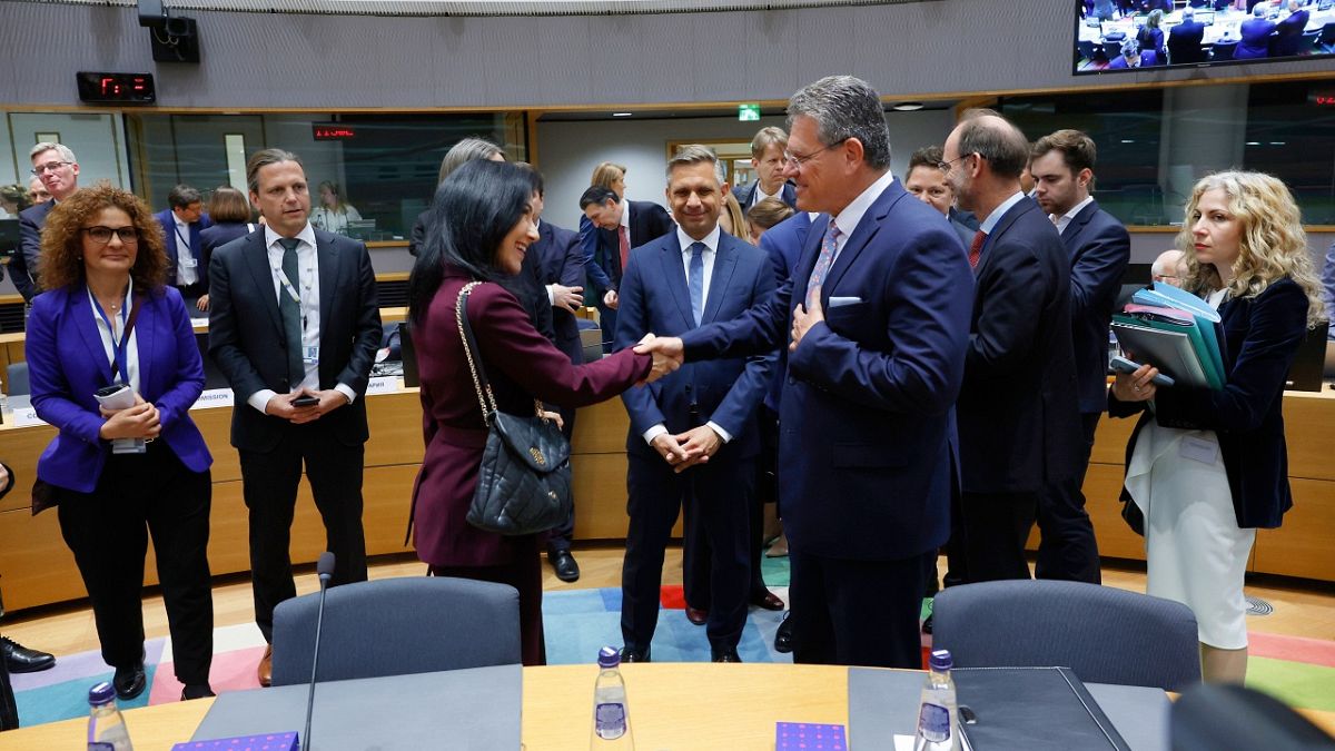 EU prepares heavy artillery for US in tariff war