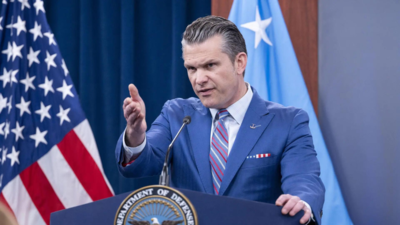 Trump calls Pete Hegseth 'secretary of war', people think he lost his mind
