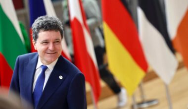 EU’s liberals and conservatives compete to woo Nicușor Dan  – POLITICO