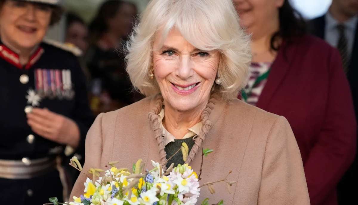 Queen Camilla cuts cake without King Charles for special milestone