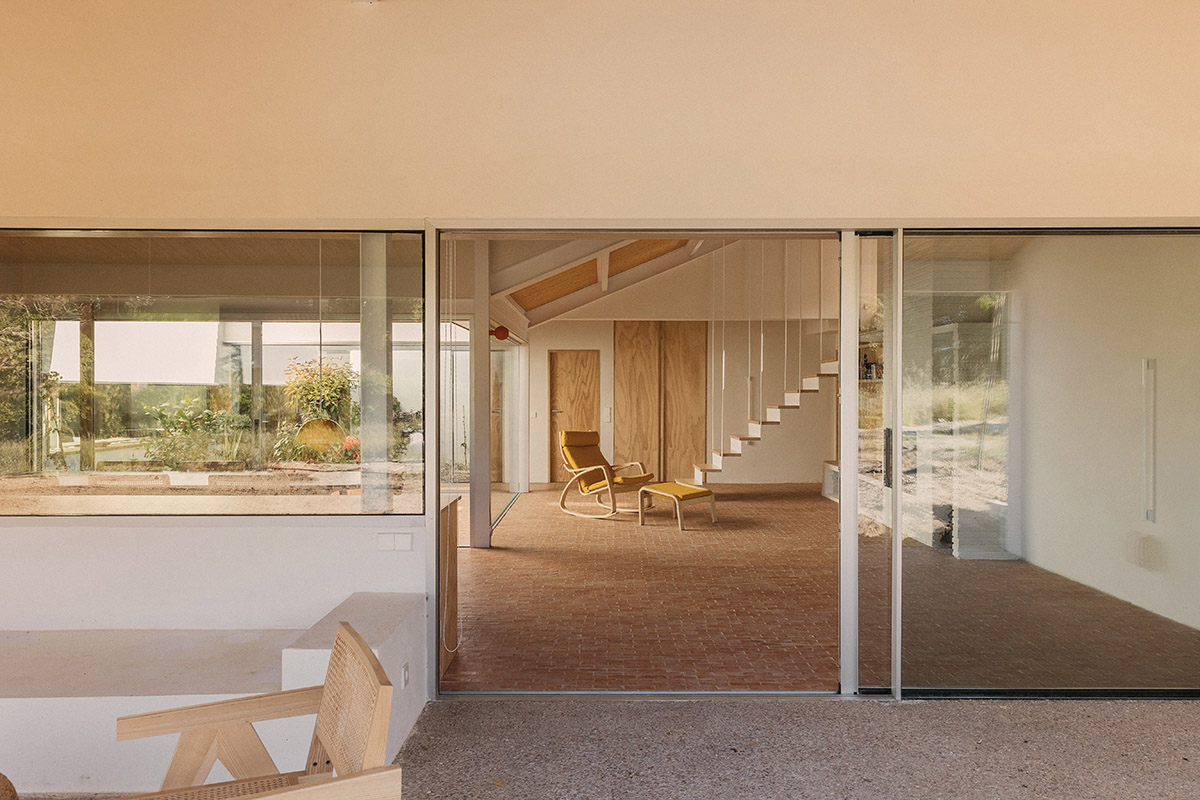 This house interacts with light and space, dimming to create a harmonious architectural experience