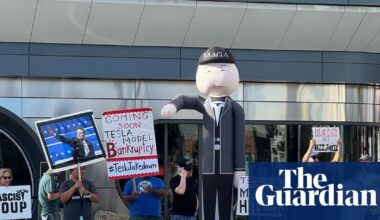 ‘We got a lot of honks in solidarity’: anti-Musk protests ripple at LA’s Tesla Diner | Los Angeles