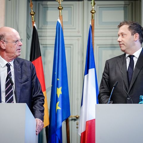 Klingbeil und Lombard berieten sich unter anderem zum Zollkonflikt mit den USA. Foto: Kay Nietfeld/dpa