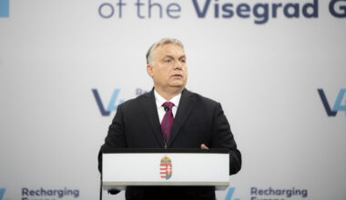 Budapest, 2021. december 13.A Miniszterelnöki Sajtóiroda által közreadott képen Orbán Viktor magyar kormányfõ Emmanuel Macron francia köztársasági elnök és a visegrádi országok (V4) miniszterelnökeinek csúcstalálkozóján tartott sajt�