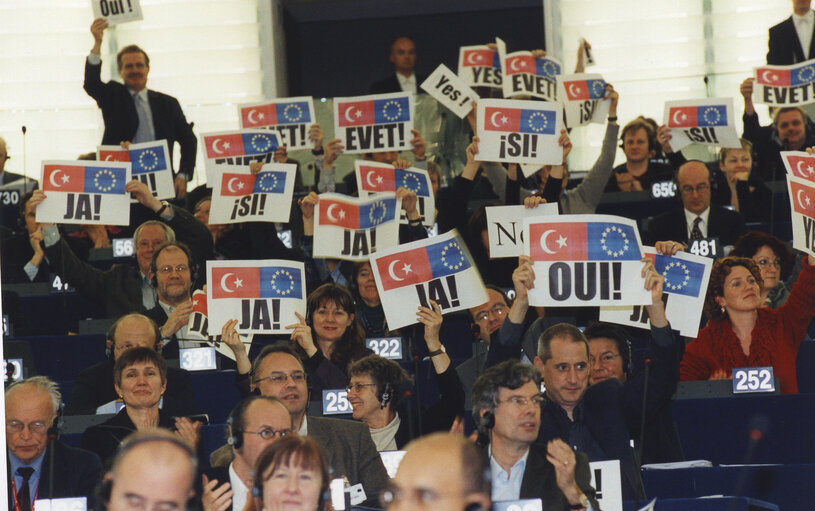European Parliament votes on Türkiye accession progress report, 2012 (via EP)
