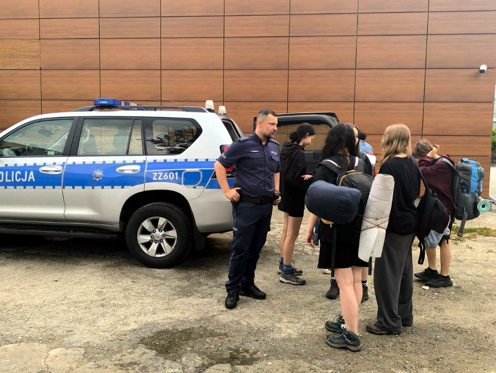 Policjanci pomogli w ewakuacji leśnego obozu harcerskiego - Aktualności