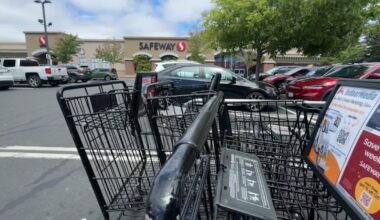 25,000 Northern, Central California Safeway workers could strike at midnight; no contract agreement yet