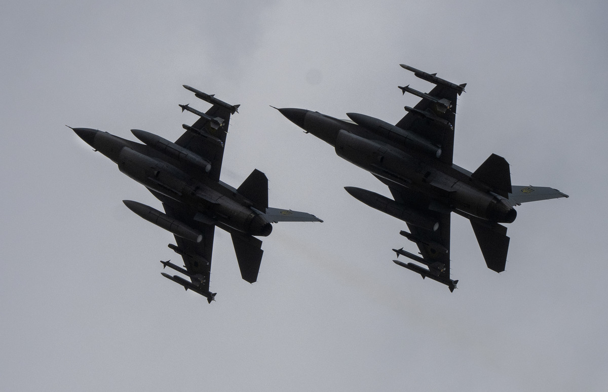 Ukraine F-16s