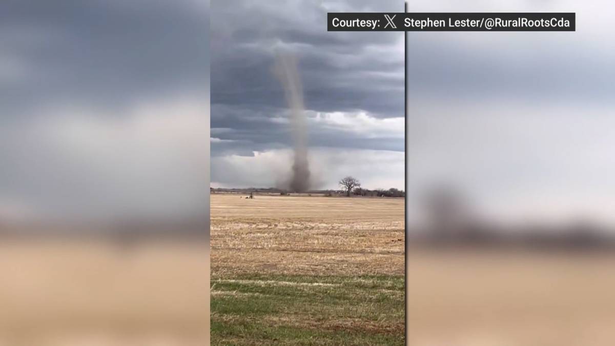 Click to play video: '1st tornado of the season confirmed by Environment Canada'