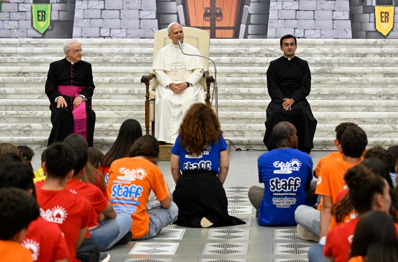 Pope Leo dialogues with children: "Build bridges from an early age"