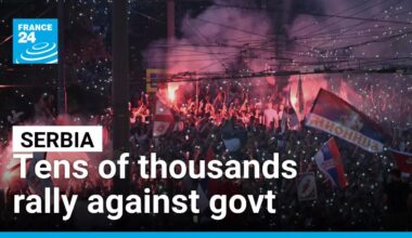 Tens of thousands of protesters rally against populist Serbian government • FRANCE 24 English