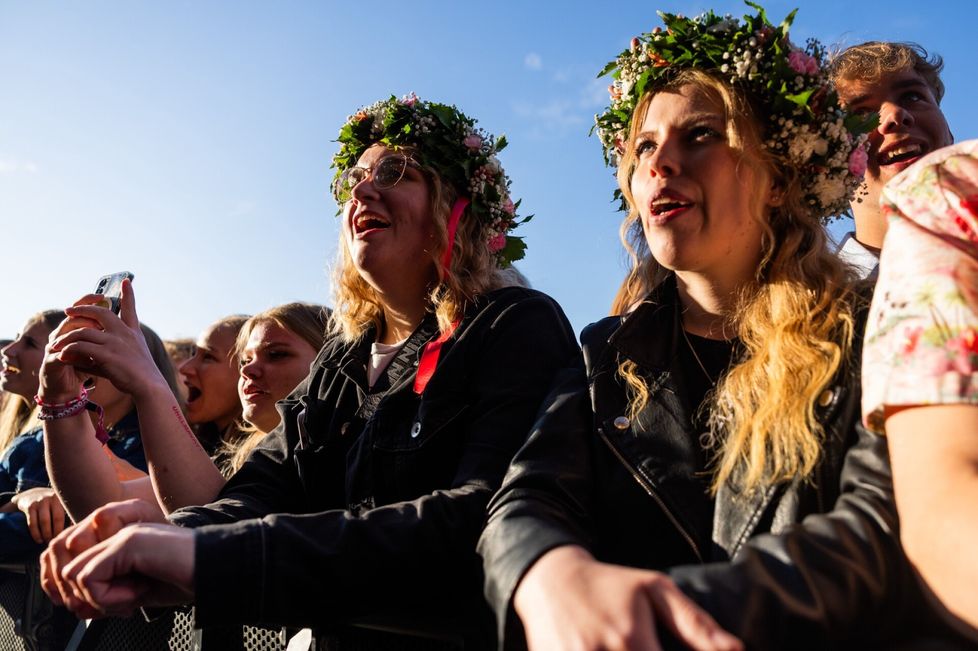 Malin Brandt ja Tiia Maria ovat tulleet Kokkolasta kuuntelemaan Haloo Helsinkiä.