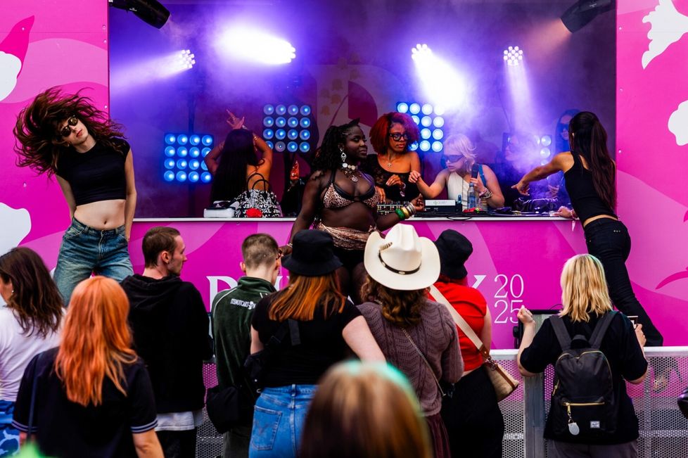 Bämäytys DJ-ryhmällä oli energinen meno, vaikka tanssijoita ei tungokseksi asti ollutkaan paikalla.
