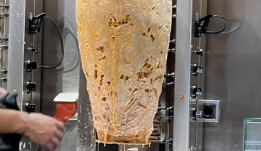 Is het normaal dat donerzaken het plastic van het döner afsmelten?