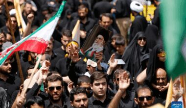 People attend rally in support of Iran's supreme leader in Tehran-Xinhua
