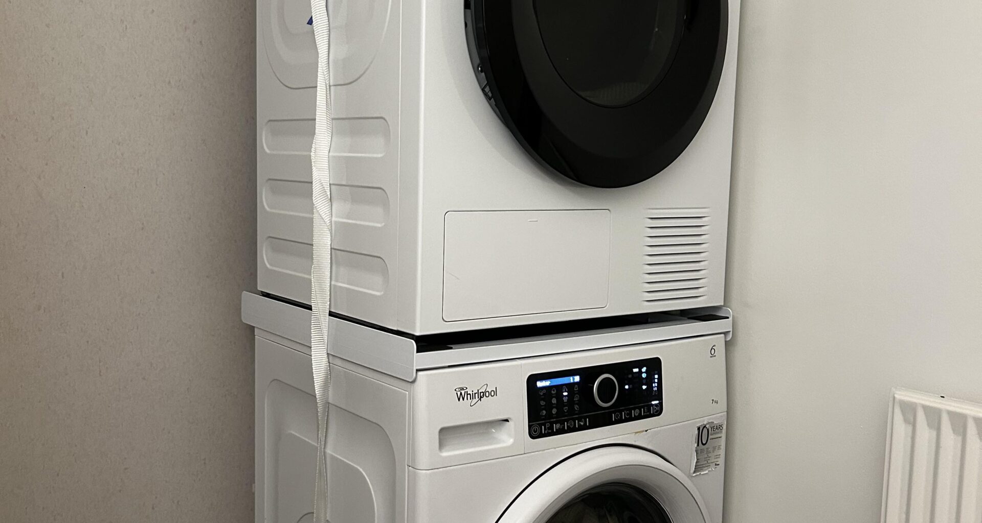 KALDER ALLE DER HAR SAT EN TØRRETUMBLER OVENPÅ EN VASKEMASKINE