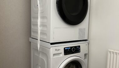 KALDER ALLE DER HAR SAT EN TØRRETUMBLER OVENPÅ EN VASKEMASKINE