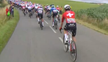 Warum Mauro Schmid immer zuhinterst im Feld fährt