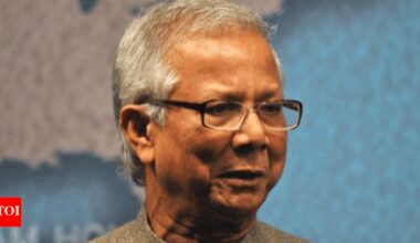 Yunus tells US state secy B'desh polls next year, seeks help in transition