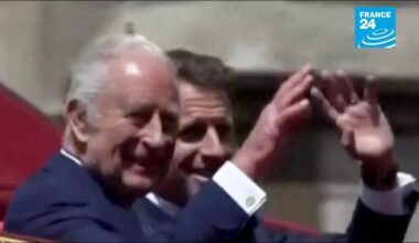 Emmanuel Macron défile en calèche avec le roi Charles III • FRANCE 24