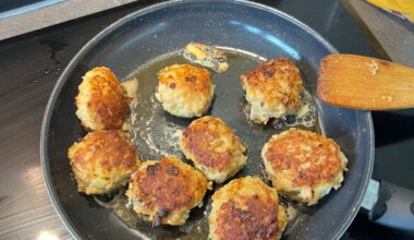 Hvad er den rette farve stegeskorpe på frikadeller?