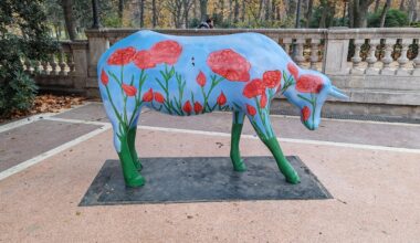 Cow " Claveles " ,a work from Nora Moreno Macías, Retiro Park , Madrid, Spain.